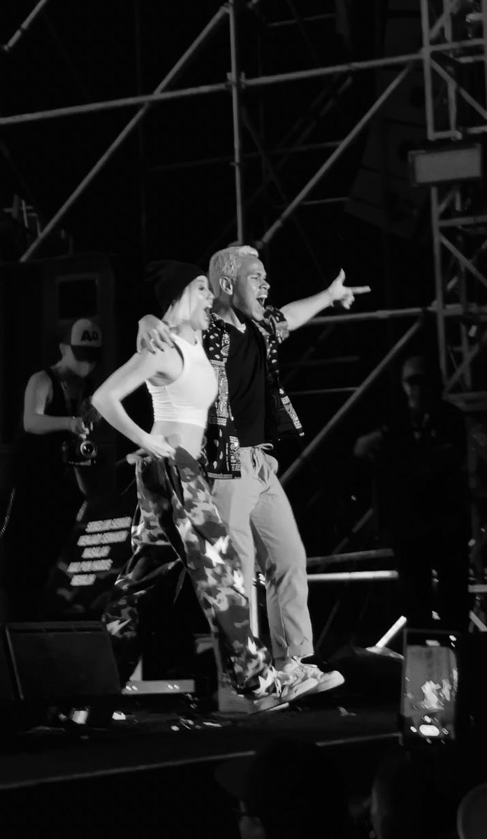 martinsintongs's tweet photo. about yesterday👀 @agnezmo @the_agnation #SynchronizeFest https://t.co/VnS5e5rUqj