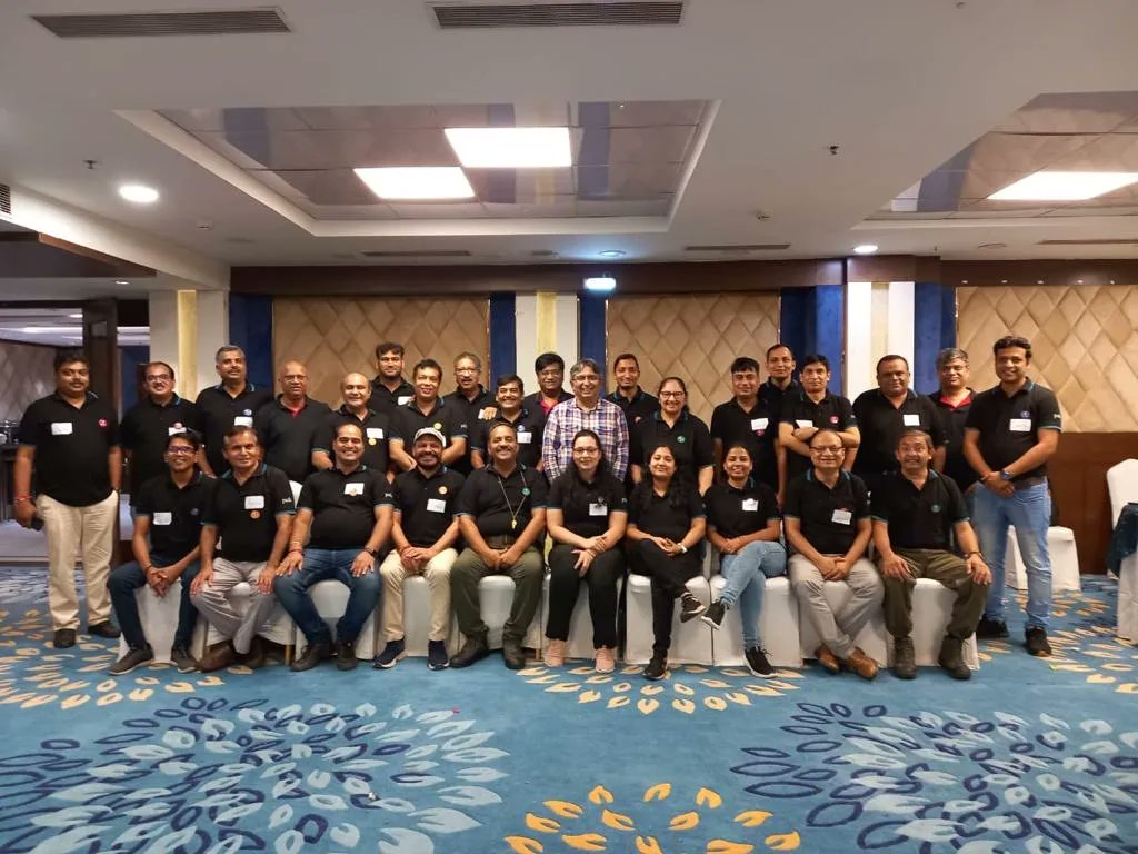 PathInfotechLtd's tweet photo. #LearnUnlearnRelearn this 21st century is all about #learning, unlearning & relearning. At #Path, we believe in giving an opportunity to our #youngleaders to expand their wings and learn the power of cohesiveness that will lead them to be a #highperformanceteam. #Mondaymotivation https://t.co/I4dHJ2bVM0