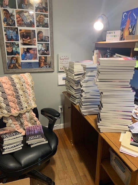 Cover reveal!! Are you ready to see it?? Sign up for my newsletter here!- mailchi.mp/c31967303b76/c…