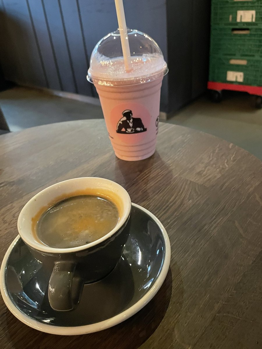 frejimi's tweet photo. JOE&THE JUICEใฎPOWER SHAKE็พๅณใใใงใ๐๐ฅคโบ๏ธ
#ในใคใน #Switzerland #Cafe #POWERSHAKE https://t.co/jSQCLEOKdp