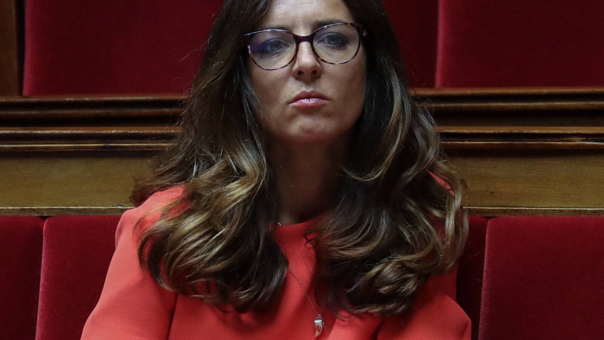 craps0072's tweet photo. @jrechagneux @JeunesMacron ... être #Macroniste est vraiment une maladie mentale incurable 🤯🙃 après en parlant fringues .... Les soutifs du scandale...#Dubost et faire le tour de tous les scandales de la #Macronie prend trop de temps... sans parler des mises en examen...et scandales d'état https://t.co/WxXrushFh3