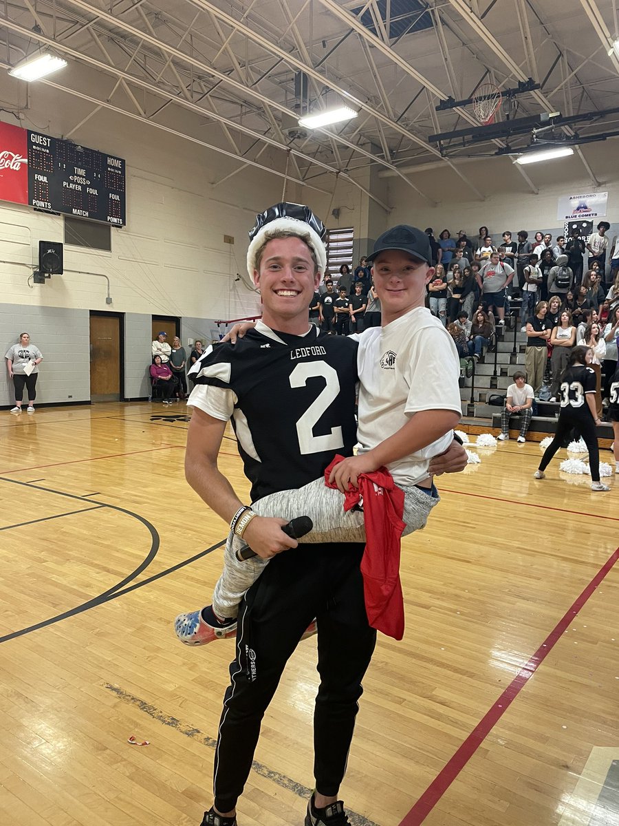 unifiedchamplhs's tweet image. More Homecoming fun!