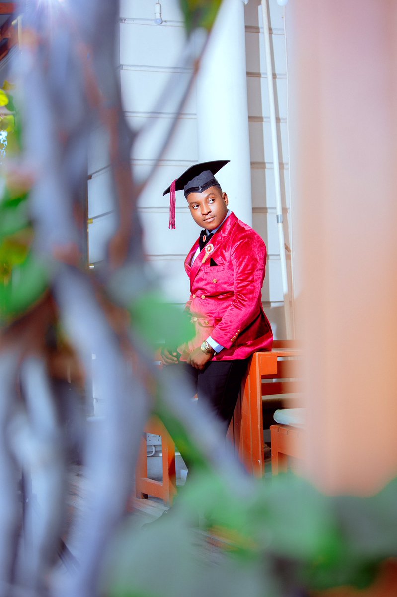 Kingspicha's tweet photo. CLASS OF 2022📸🎓
#Pichazadevi 
#Graduationshots https://t.co/inhsc6soWv