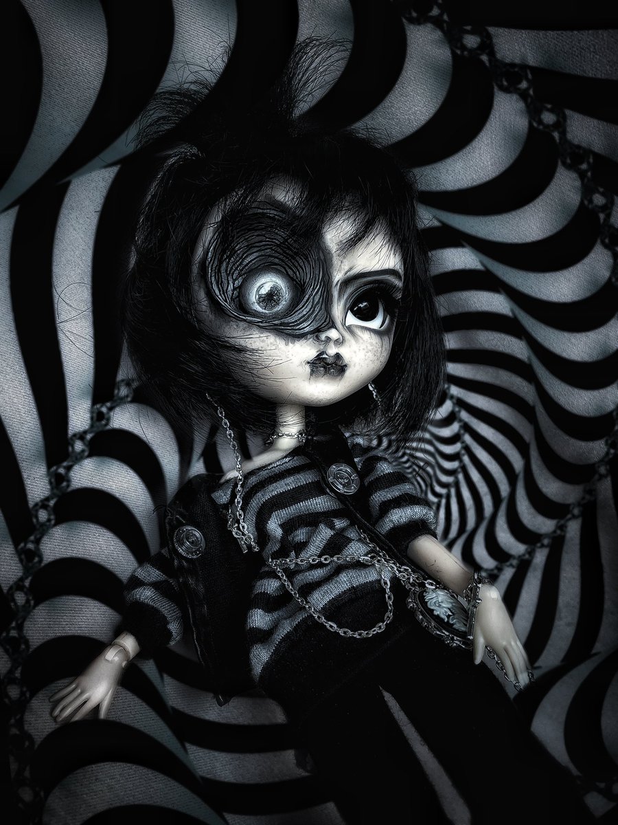 nenndolls's tweet photo. Azami Kurotani / Inspired by Junji Ito
https://t.co/FgUTIqSkvp
#pullipdoll #プーリップ #pullip #pullipfullcustom #pullipcustom #doll #poupée #artist #faceup #junjiito #azamikurotani #nenndolls #mua #love #art #drawing #pullipfc https://t.co/6iY3eqOf7Y