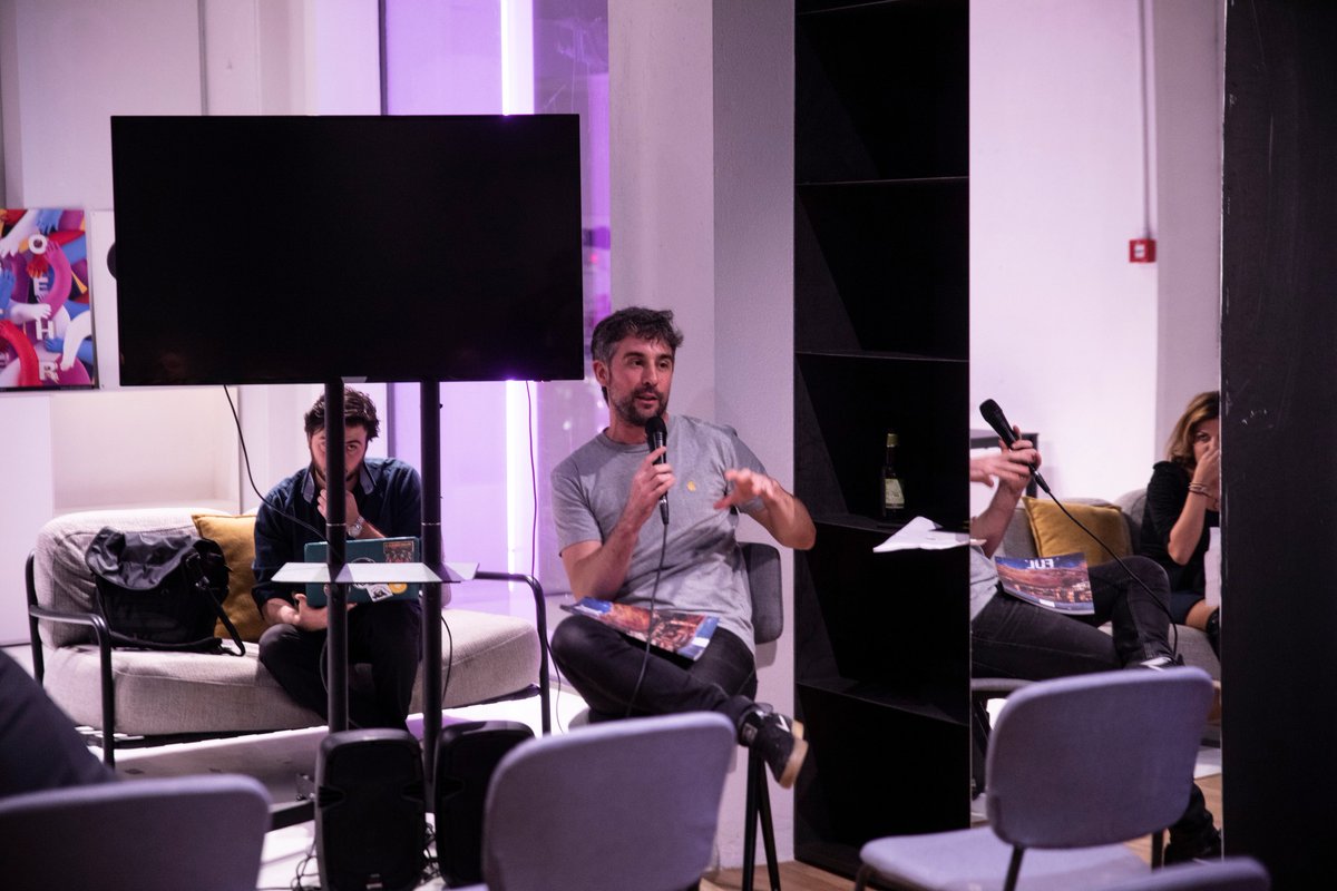 ful_magazine's tweet photo. 🪐 ABBIAMO FATTO 50! 🪐

Venerdì al @TheStudentHotel abbiamo presentato il meraviglioso cinquantesimo numero della nostra #rivista insieme a tanti #ospiti e con un #concerto 🎸

Scopri la serata qui 👉🏻 https://t.co/YVGaBQVjgT

#oltrelacupola #fulmagazine #fulfirenze #firenze #art https://t.co/oq7DeoxtNo