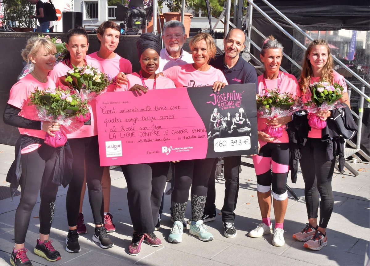 Une déferlante rose ! 11 000 femmes sur la ligne de départ et +de 22 000 sur l'ensemble <a href="/DepVendee/">Département Vendée</a> réunies pour une même cause. Quelle énergie positive <a href="/larochesuryonfr/">La Roche-sur-Yon, Ville & Agglomération</a> ! 
Ainsi, grâce à toutes et tous, 160 393 € versés au <a href="/LigueCancer85/">Ligue contre le Cancer - Comité de Vendée</a> 
Merci à vous 👍 #JeSuisJosephine
