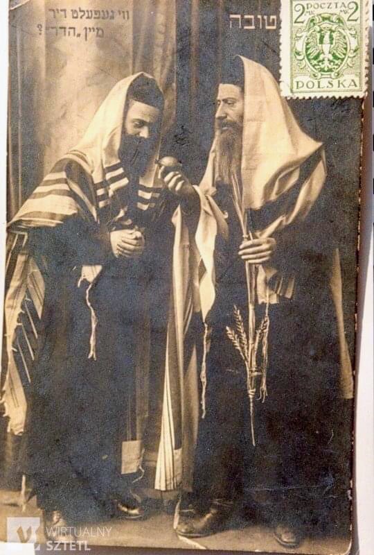 Radom until 1918 - under Russian Rule, Town between Warsaw and Łódź,near Kielce.

Jews with Lulaw and Etrog, postcard from 1918