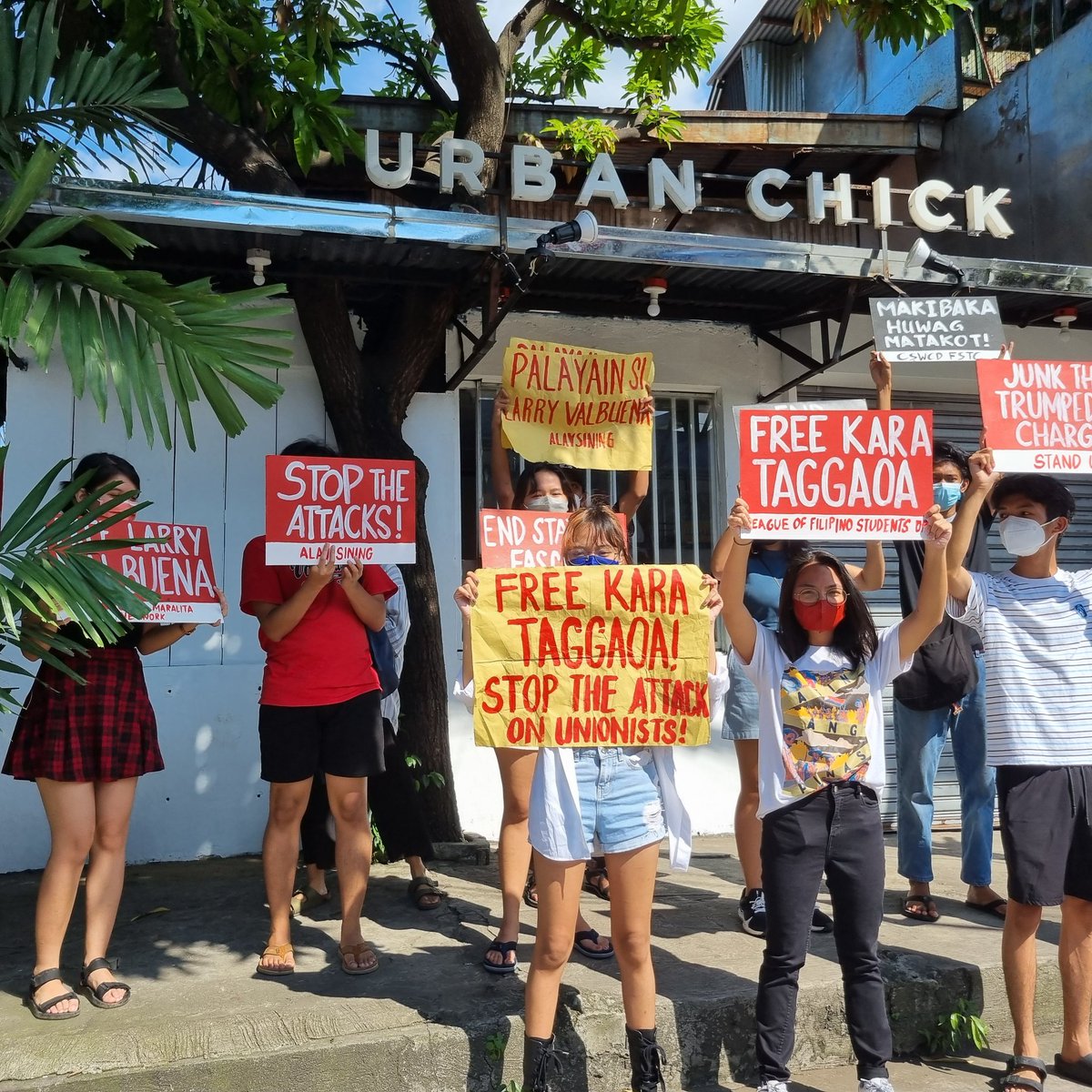 PahayagangKAPP's tweet photo. KASALUKUYAN: Nagtitipon ngayon ang iba't ibang pormasyon upang kundenahin ang di-makatuwirang pag-aresto at pagpapataw ng isa muling gawa-gawang kaso kina UPD CSSP student Kara Taggaoa at PASODA president Helari Valbuena. 

#StopTheAttacks 
#DefendCSSP https://t.co/JMS0mOKgif