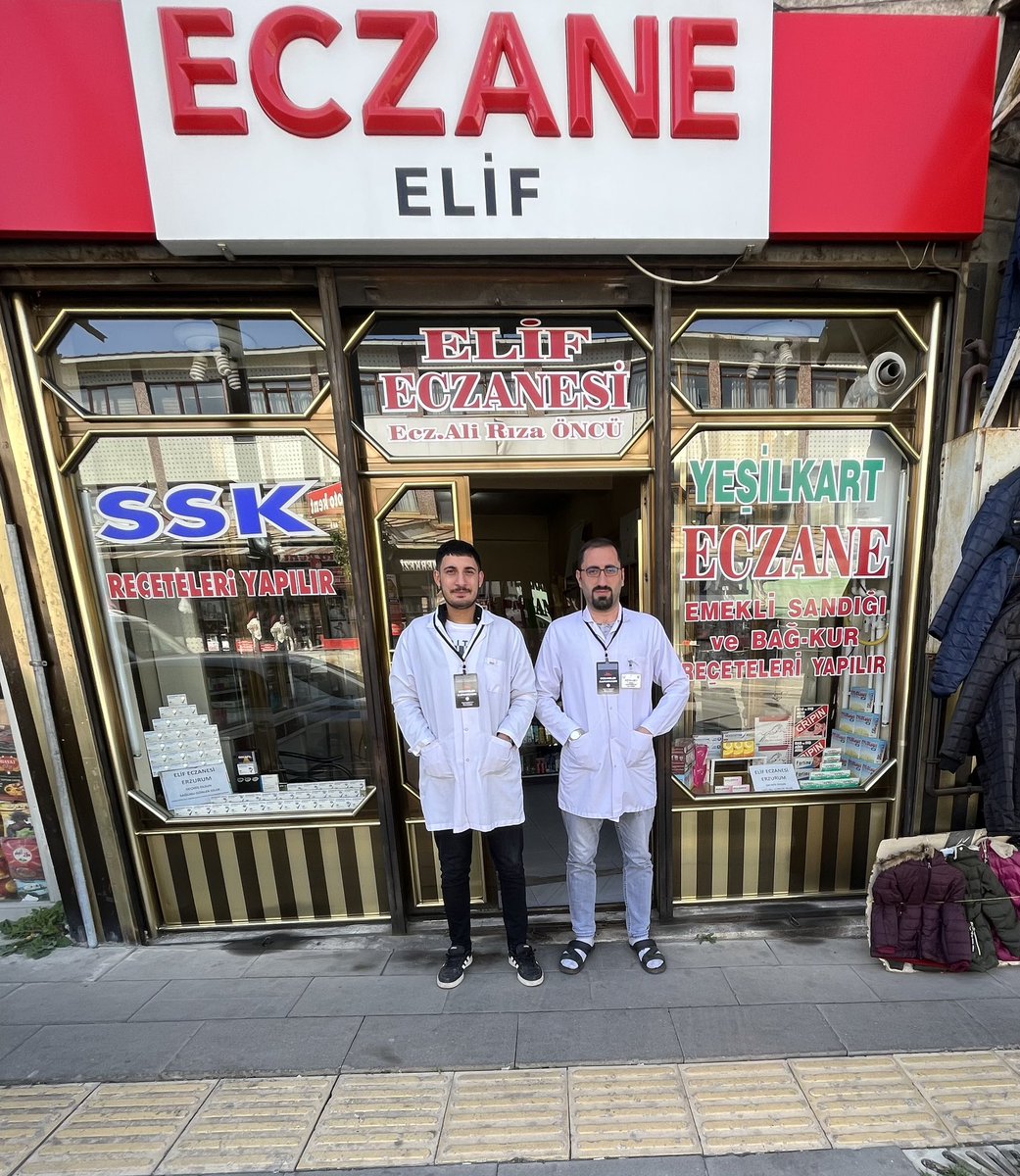 "Önlüklerimiz Kararmadan

Eczanelerimiz Kapanmadan

Biz Eczacılar hakkımız olanı istiyoruz!" 

Eczaneler Yaşasın!"

#EczacıyaHakEttiğiDeğerVerilsin