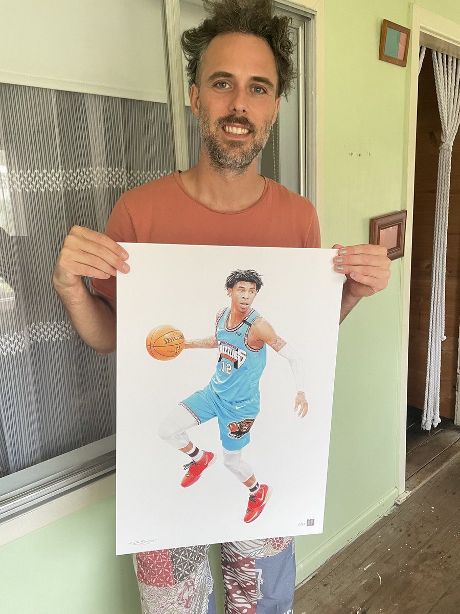 LamboRolex1's tweet photo. omg!…..just discovered I’m staying at an artists retreat in Byron Bay Australia…..Travis Briar is the next biggest artist…These are not photos but hand drawn!?? https://t.co/GHBsKAQPwz