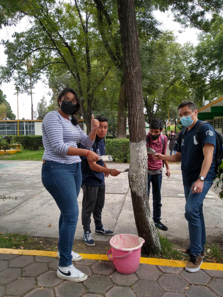 TecNM_ITTLA's tweet photo. Adopta y siembra , campaña de forestación en el #ITTLA.
La docente María del Consuelo Puente Pérez del Departamento de Sistemas y Computación, junto con sus alumnados de tutorías realizaron el encalamiento de árboles y forestación en ciertas áreas del #ITTLA https://t.co/HqxrdBhUAj