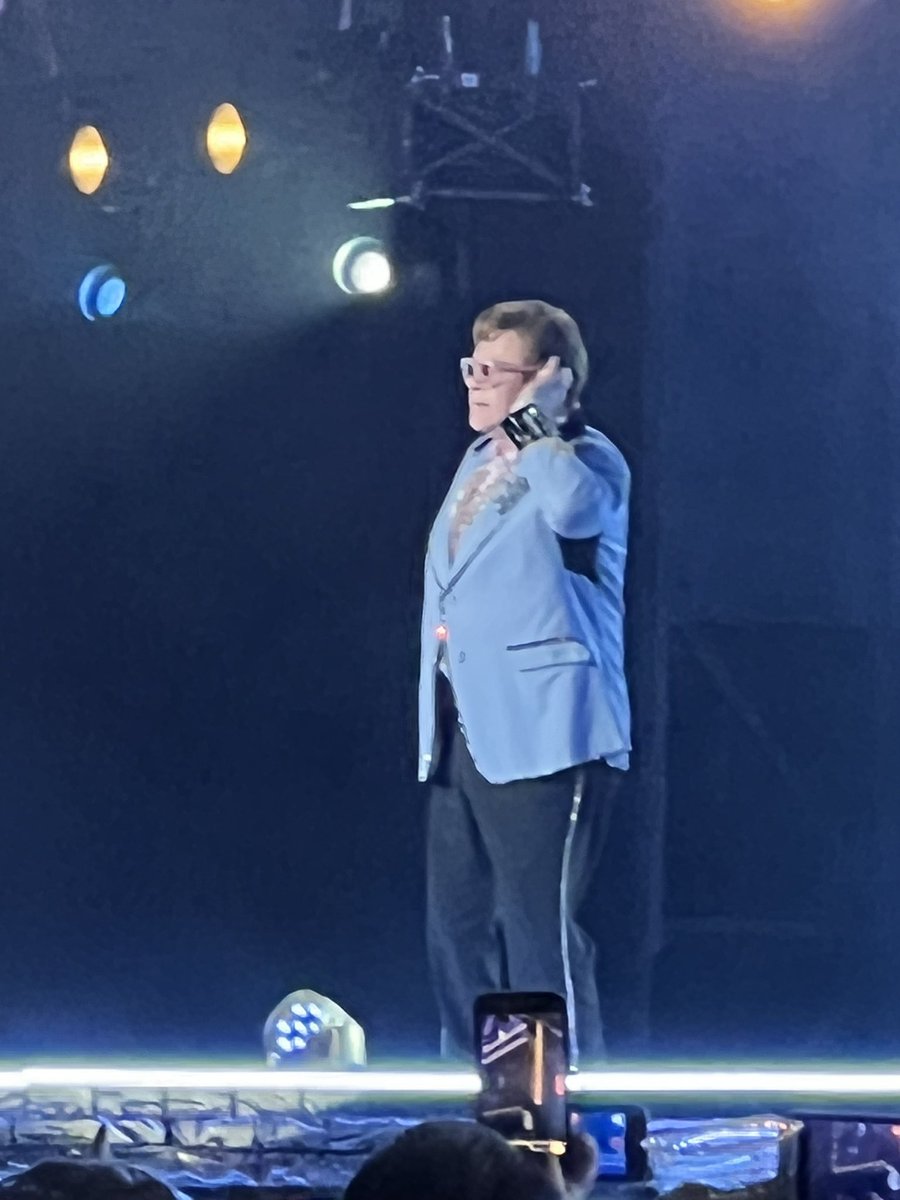 auranicky's tweet photo. Amazing birthday surprise!  75 and incredible- Elton https://t.co/nrkXVtDXr0