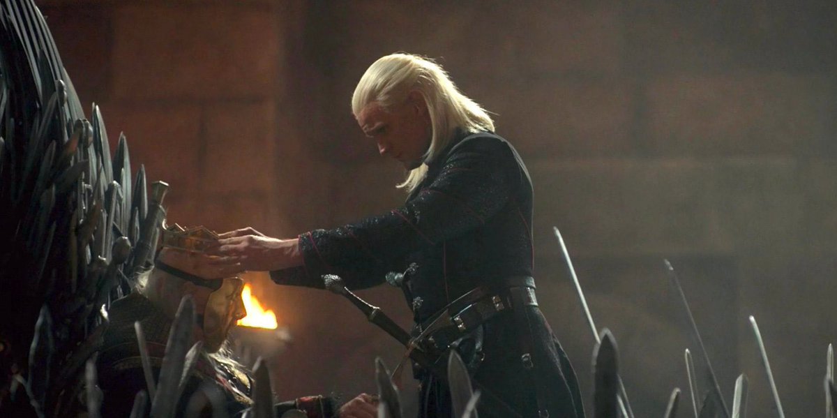The Crown falling off King Viserys head was an accident while shooting episode 8 of #HouseOfTheDragon, Matt picked it up, and placed it on Paddy’s head &amp; they liked it and kept it in.