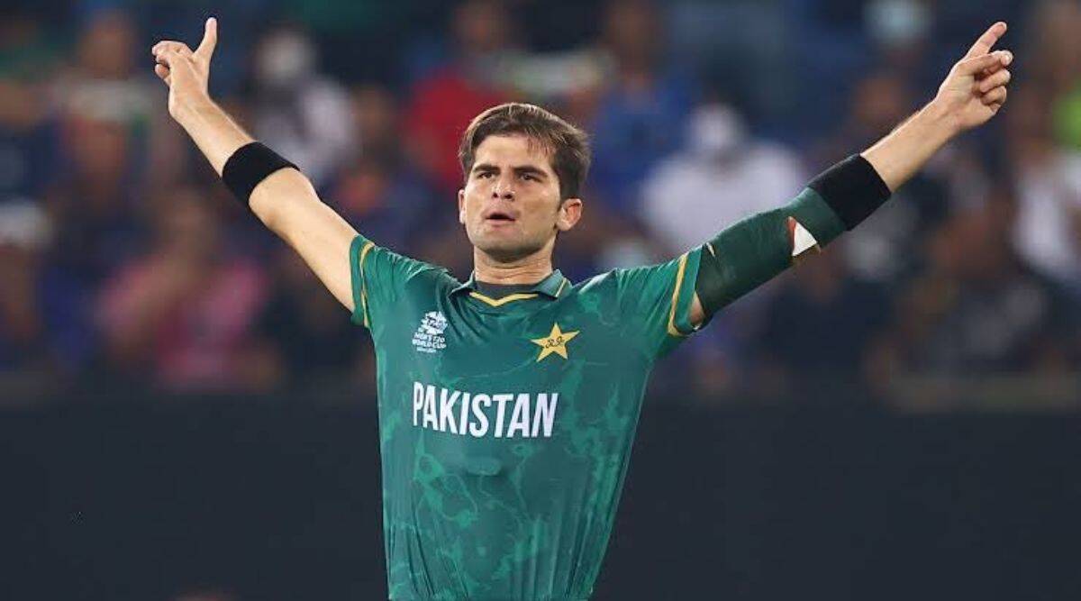 G_Faizan10's tweet photo. Who Is Best T20 Bowler In World 📌 :-
Like :- Jasprit Bumrah 🇮🇳
Retweet :- Shaheen Shah Afridi🇵🇰
#PAKvNZ #PakvsBan
#PakvsInd #T20WorldCup #24oct22 #WorldCup2022 https://t.co/OdyycmPBnL