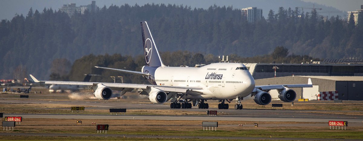 Kent_YVR's tweet photo. I know it’s not everyone’s favorite livery, but we don’t get many #747’s here anymore, so please enjoy 😎 @lufthansa #DABVM departure @yvrairport. #yvrspotters #avgeek #Vancouver #QOTS 👑 https://t.co/pva10AnqPf