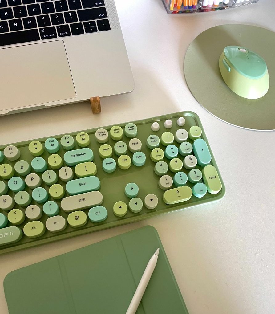 urwintertide's tweet photo. ⌨️ Wireless keyboard dan bestie kecilnya—
Ngetik dan ngeklik tanpa ribet kabel. Asik btull

A Thread

Ht : Cepmek Lulu Apel pagi senin Di 10.10 Rp 0 #TXTinJKT #indahnyahubungan #LittleWomenEp11 Doil kuntilanak  Guam #LouisVuitton P'Tong https://t.co/jepP09og9C