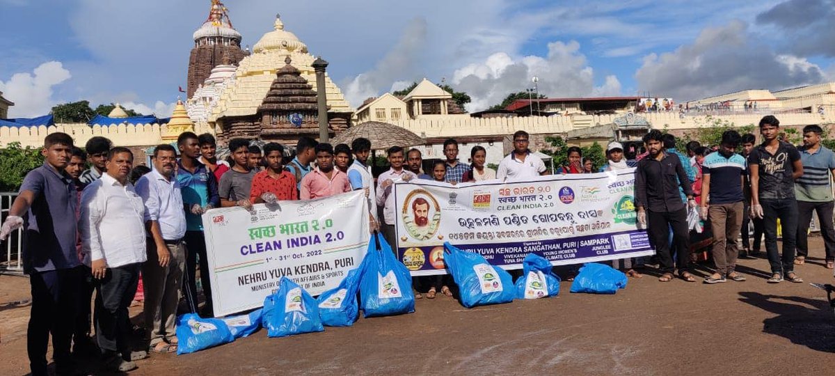 DYONykPuri's tweet photo. NYK, Puri in collaboration with SAMPARK organised Clean India Program at Iconic place Shree Jagannath Temple on 09/10/2022 on the occasion of birth Anniversary of Pt Utkalamani Gopabandhu Dash. # NYKSINDIA #yasministry #dmpuri #ianuragthakur #CleanIndia #AzadiKaAmritMohatsav https://t.co/tNmMThfg1G