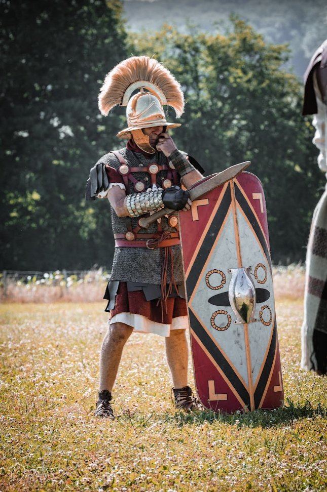 Aujourd'hui, je suis déjà réveillé, alors pourquoi ne pas commencer le lundi avec de jolies images de <a href="/LNbzzz/">Hélène Caraux - Digression Photo</a> ?

Ici l'édition 2022 du chouette évènement du <a href="/MuseoParcAlesia/">MuséoParc Alésia</a> "De Bello Gallico" pour vous faire découvrir cette période de la Guerre des Gaules !

1/4