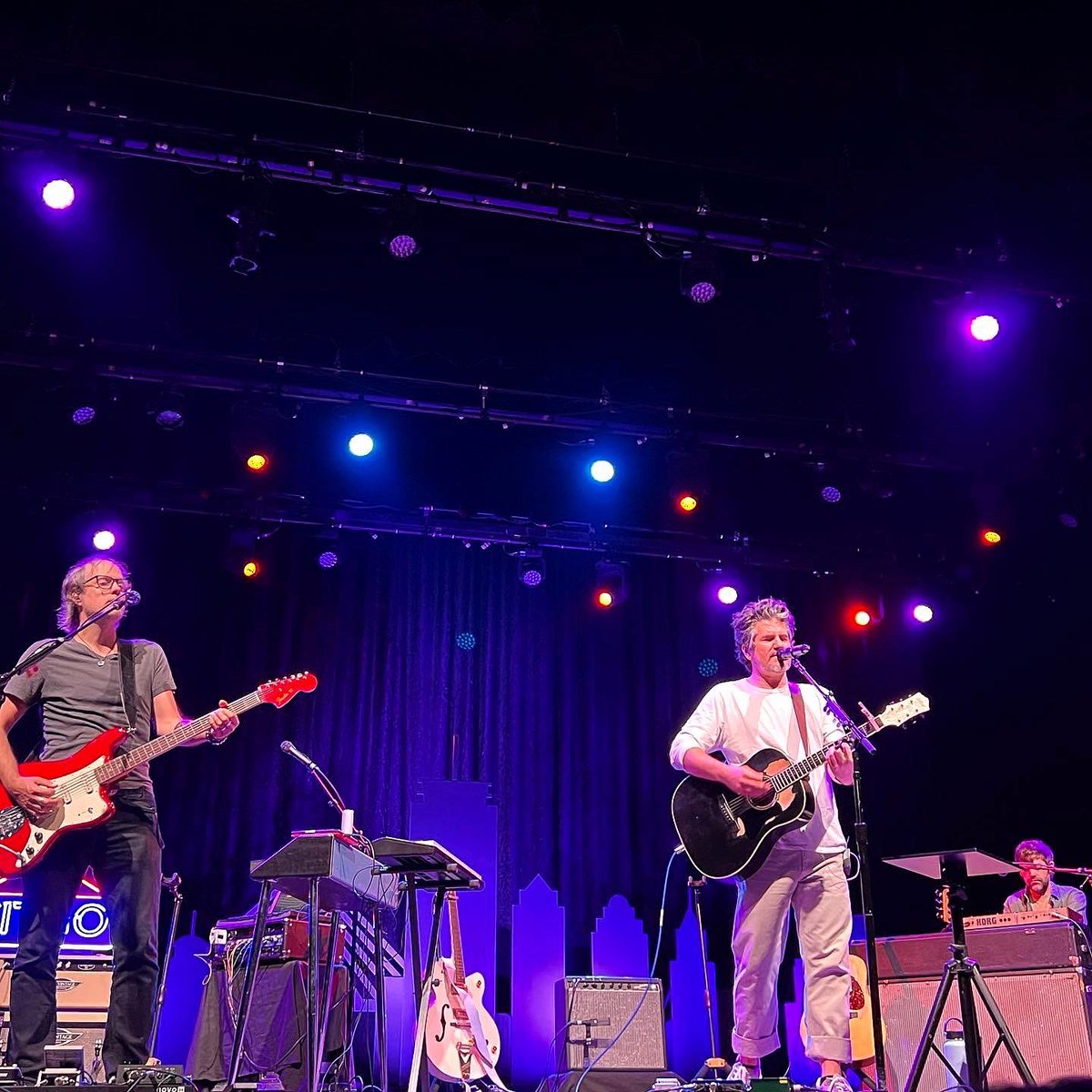 evhawson's tweet photo. Thanks for taking us down “Some Mad Hope” (circa Season 2 of Dawson’s Creek) memory lane @mattnathanson 🤍 You’re so awesome!!! Got some more pics and videos on my Instagram @evhawson 😊 #MattNathanson #SanDiego #SomeMadHope #Anniversary #Tour https://t.co/Bo3secYMMX