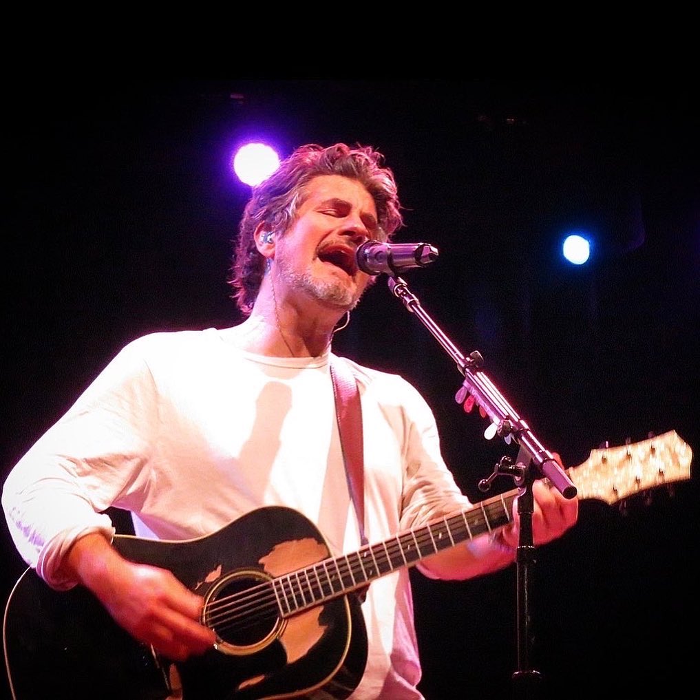 evhawson's tweet photo. Thanks for taking us down “Some Mad Hope” (circa Season 2 of Dawson’s Creek) memory lane @mattnathanson 🤍 You’re so awesome!!! Got some more pics and videos on my Instagram @evhawson 😊 #MattNathanson #SanDiego #SomeMadHope #Anniversary #Tour https://t.co/Bo3secYMMX