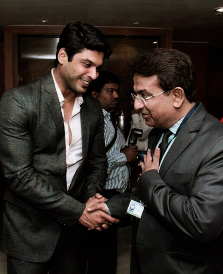 sidxaesthetic's tweet photo. Just love him in formal suits ♥️
.
.
#SidharthShukla//@sidharth_shukla https://t.co/WV36DGlMeR