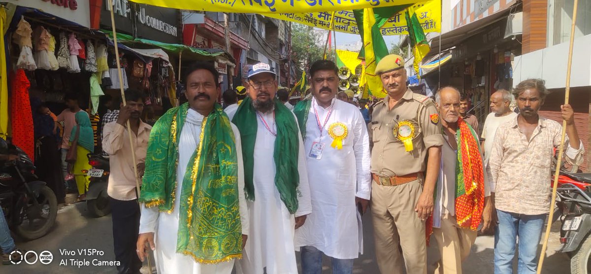जिला अपराध निरोधक समिति प्रयागराज के पदाधिकारी एवं सदस्य  बारावफात के अवसर पर शांति व्यवस्था कायम रखने के लिए पुलिस प्रशासन का सहयोग करते हुए....<a href="/CommissionerPrg/">Commissioner Prayagraj</a> <a href="/Uppolice/">UP POLICE</a> <a href="/igrangealld/">IG Range Prayagraj</a> <a href="/dgpup/">DGP UP</a> <a href="/Santosh24658981/">Santosh Srivastava</a> <a href="/SonuSood/">sonu sood</a>