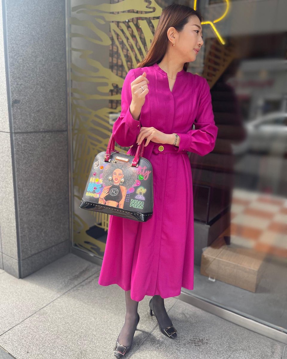 vanity_crash's tweet photo. /
ネオンなポップな色使いがお洒落✨
\
開き口が広いので荷物の出し入れがスムーズにできます◎
👜半円型ハンドバッグ
・¥16,280(¥14,800+tax)
🛍🛒▶ https://t.co/5ufEiGHBpN
#VanityCrash
#nicolelee
#setbag
#nicolelee正規公式販売代理店 https://t.co/bDfWv3XFLK