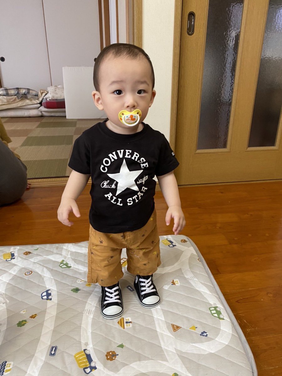 ikimono384's tweet photo. 息子の1歳誕生日。1番大きな出来事は自分の足で立てる様になったこと https://t.co/GjMmHggMmU