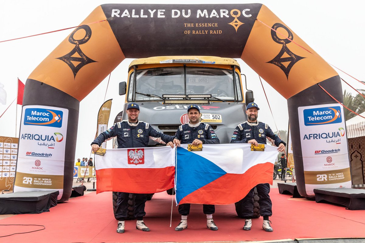 Dvakrát bronz pro ostravský tým FESH FESH! 🍾

🚚 Závodní tým FESH FESH si veze z marocké rallye dvě bronzové medaile. Závod dokončil v kategorii kamionů na třetím místě, což znamenalo také třetí příčku ve světovém poháru FIA v dálkových rallye.

Více na bit.ly/3Eqahk6