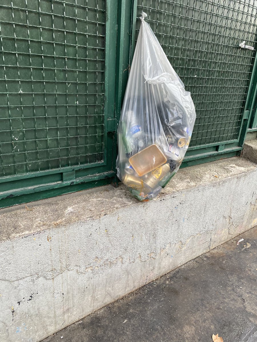 Clement_Le_roux's tweet photo. @Mairie10Paris bonjour, je dépose ma fille à la crèche ce matin et je slalome entre des pâquerettes et des pissenlits https://t.co/0ZMmPCPwsy