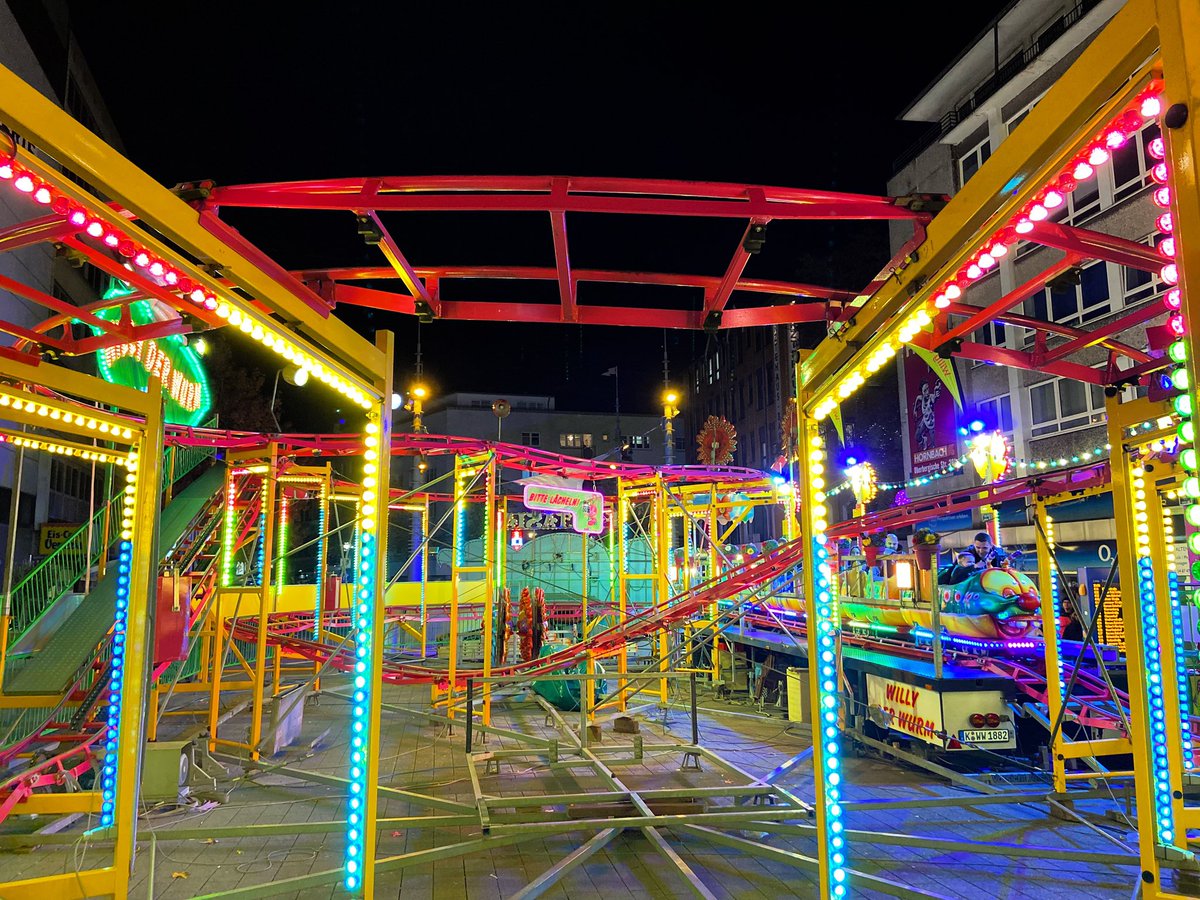 wupperpoet's tweet photo. Wuppertaler Impressionen, Wuppertal Barmen, Lichterzauber https://t.co/7hWuih1wD7