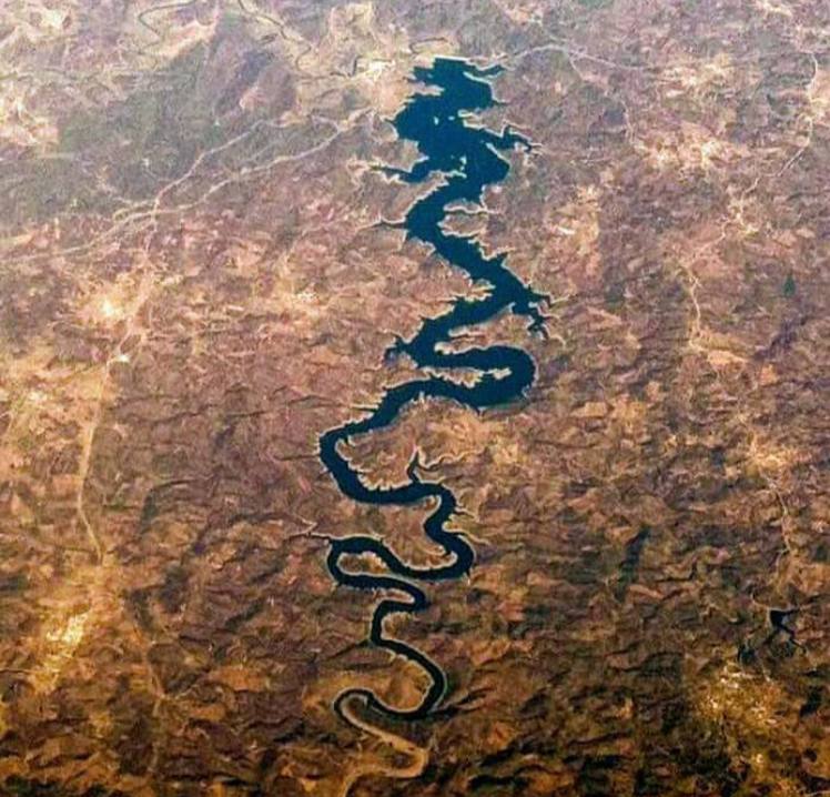 codePS17's tweet photo. L’#Odeleite
ou la Rivière du Dragon Bleu, #Portugal. https://t.co/m2ZPKxPXN1