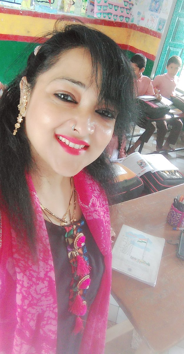 ArchanaUpadhy's tweet photo. Hii...... Happiness....Is always,,,real,,,it's not fake,,,☺️ https://t.co/w02WZl5xwc