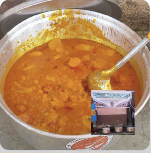Jordyyyy_237's tweet photo. Today as we celebrate #Worldporridgeday2022, @comvisiongroup will be serving hot sweet potato #porridge as the meal of the day and a major meal in the #Schoolfeedingprogram to meet the nutritional and educational needs of pupils in #Crisis affected areas in #NWandSW Cameroon. https://t.co/TEcKyIvLV3