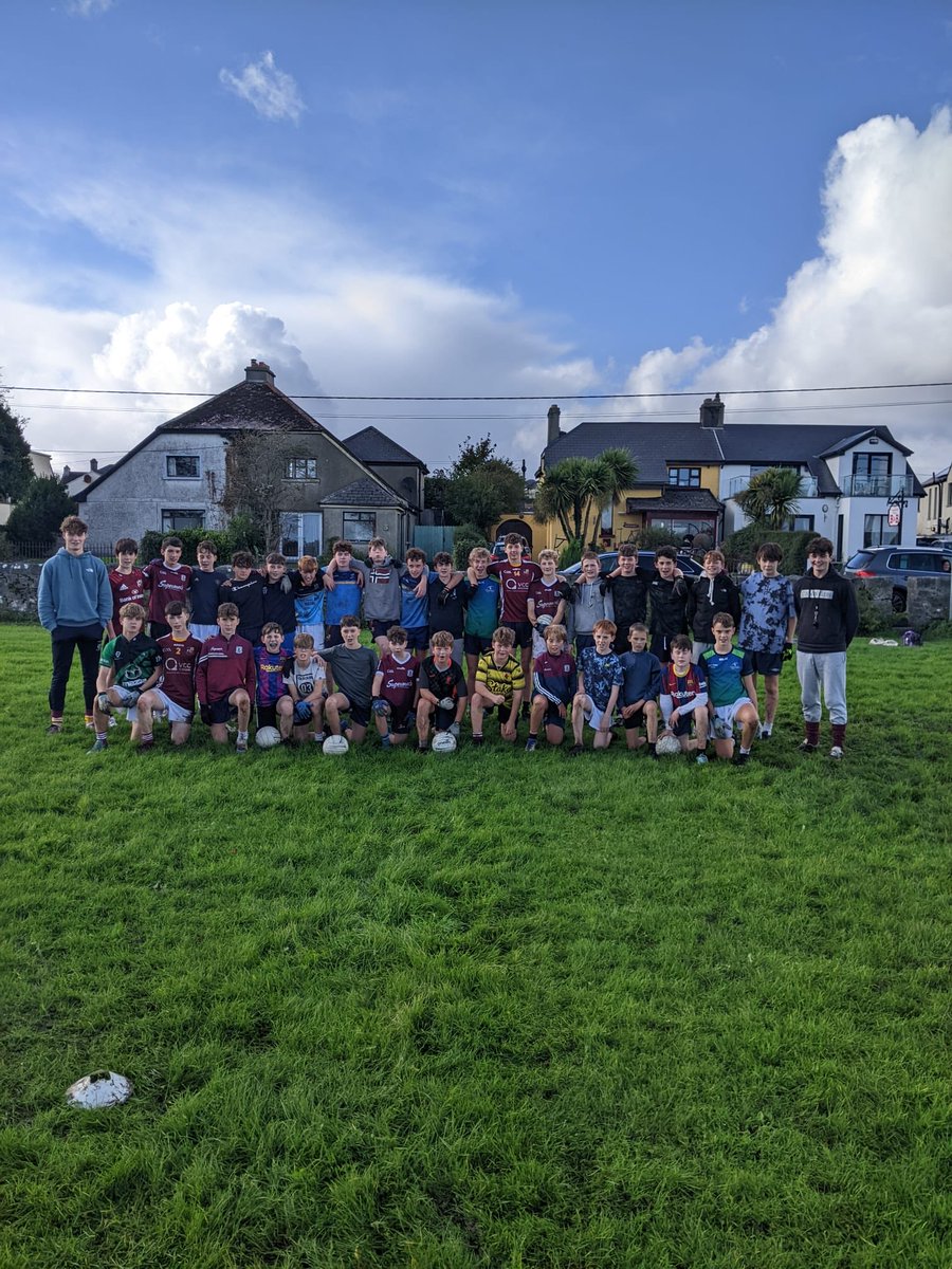 Col_Iognaid_SJ's tweet photo. Thanks to past pupils Ryan Kavanagh and Fergus Hanney for giving up their time to coach the 1st Year and Juvenile GAA boys last week. 

#peopleforothers #jesgaelic https://t.co/ZjxuhgxrDz