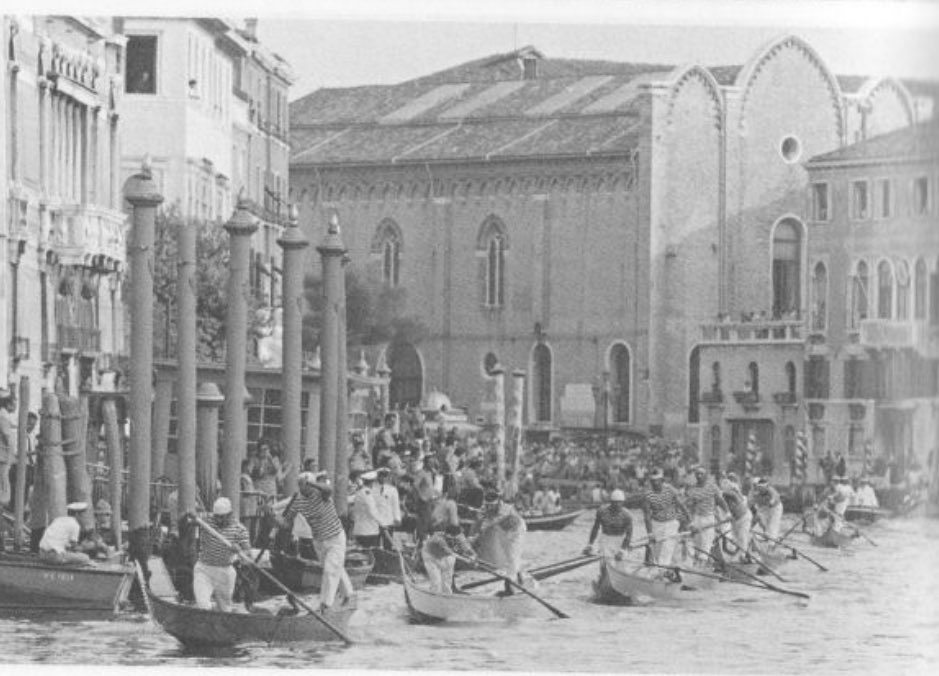 Ghe sarà un #Canalasso anca in Paradiso, no? Insegneghe vogar anca ai angeli #Ciaci #Fongher #maestri #remo #vogaveneta #eastoria #regatastorica #venexia