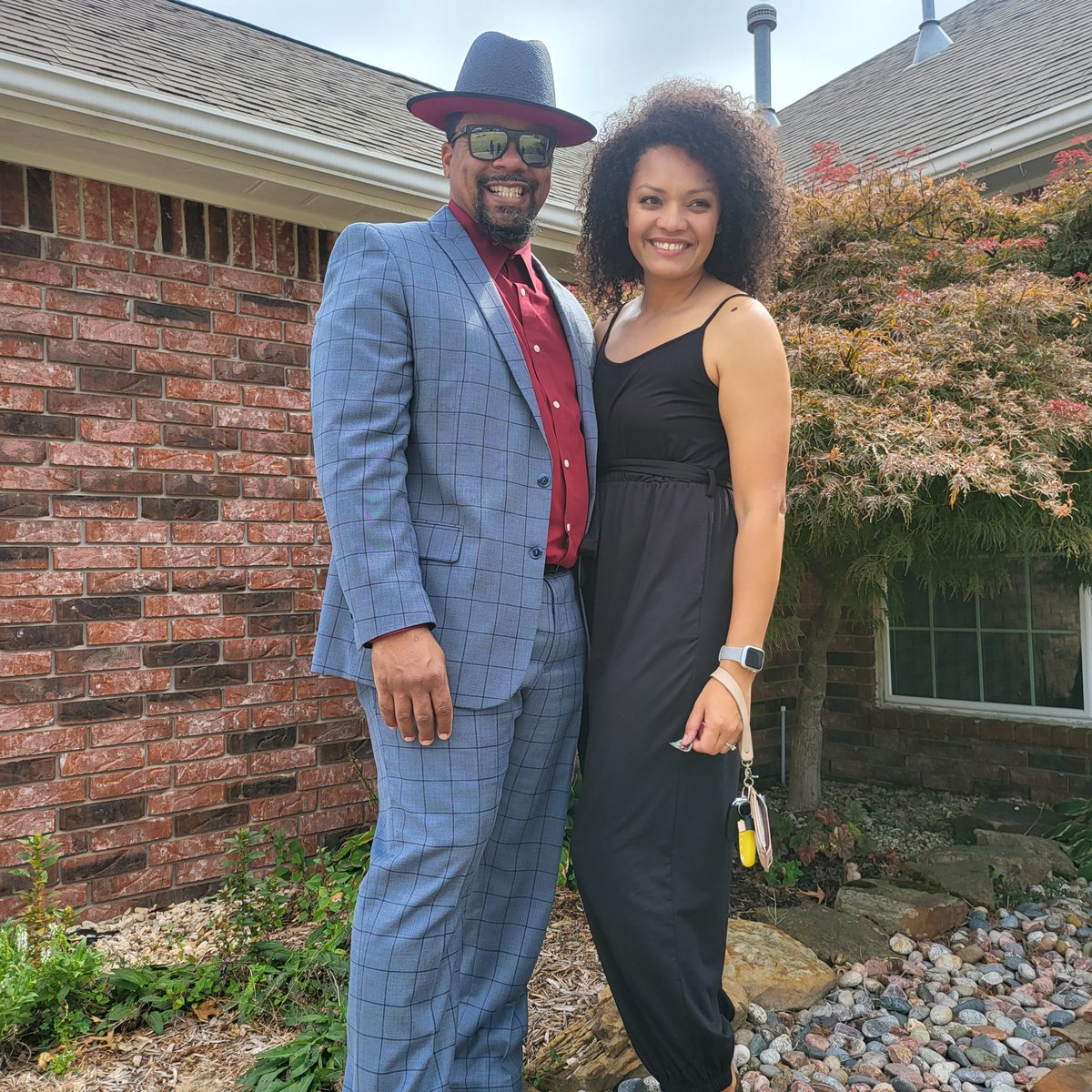MrCoachWalk2's tweet photo. At home in Muskogee with the Fam. Boys had the phones taking pics n posing out front. I wish yall could have seen AJ's "stance" taking these pics!!! He was too serious! By the way, my wife so fine! It ain't living if she ain't with me. #walkerboys #fam1st https://t.co/D8fBhyEFfy