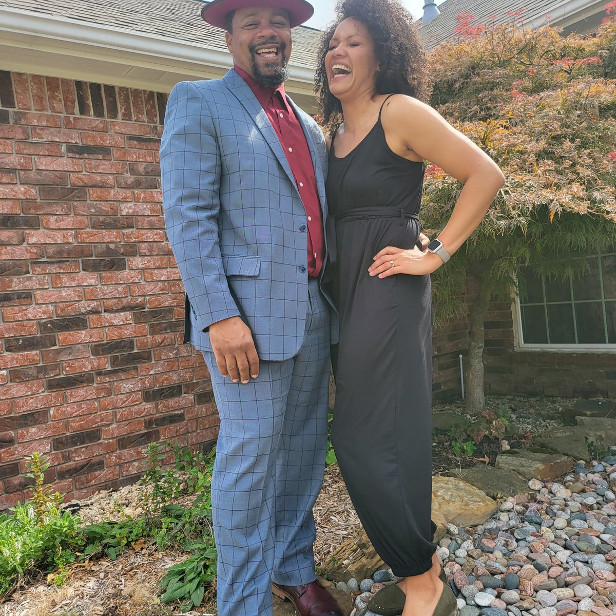 MrCoachWalk2's tweet photo. At home in Muskogee with the Fam. Boys had the phones taking pics n posing out front. I wish yall could have seen AJ's "stance" taking these pics!!! He was too serious! By the way, my wife so fine! It ain't living if she ain't with me. #walkerboys #fam1st https://t.co/D8fBhyEFfy