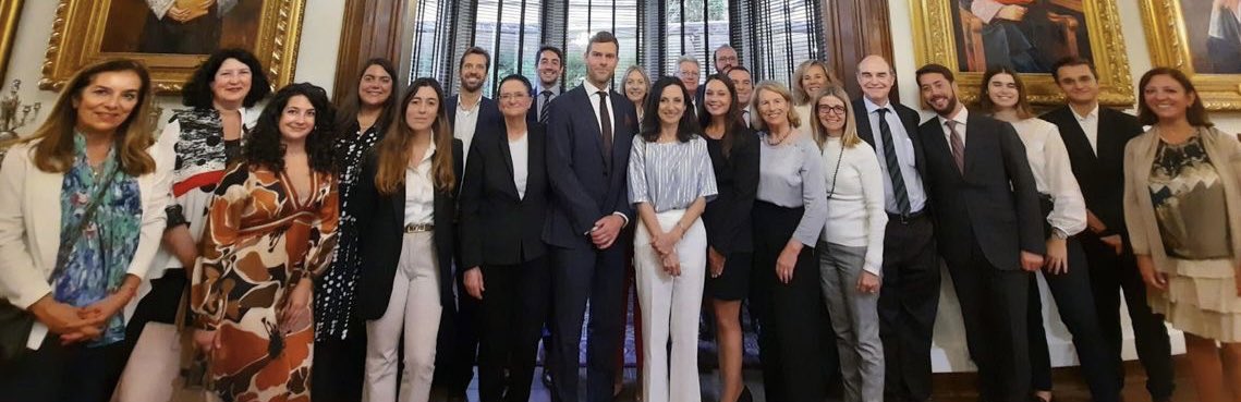 PolGonzalezMan's tweet photo. Delighted to have met up, last week at @ICABarcelona, with a delegation of wonderful lawyers from @CWHLawSociety and to have participated in this #LegalLink shedding light on family law in #Spain. https://t.co/cwN5GWxZTQ
