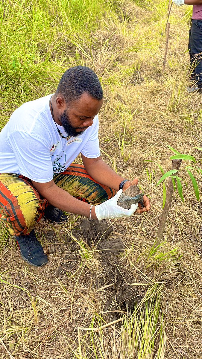 victusekissi's tweet photo. As part of the GermandaysCelebration, organized by @AHKGhana and the embassy of the federal Republic of Germany 🇩🇪 in Ghana, I took part in planting of 1,500 trees to save our Earth , nature and mother Ghana.

“Always remember #ClimateAction  is everyone’s Concern.”

#climate https://t.co/5iUBi67SzD