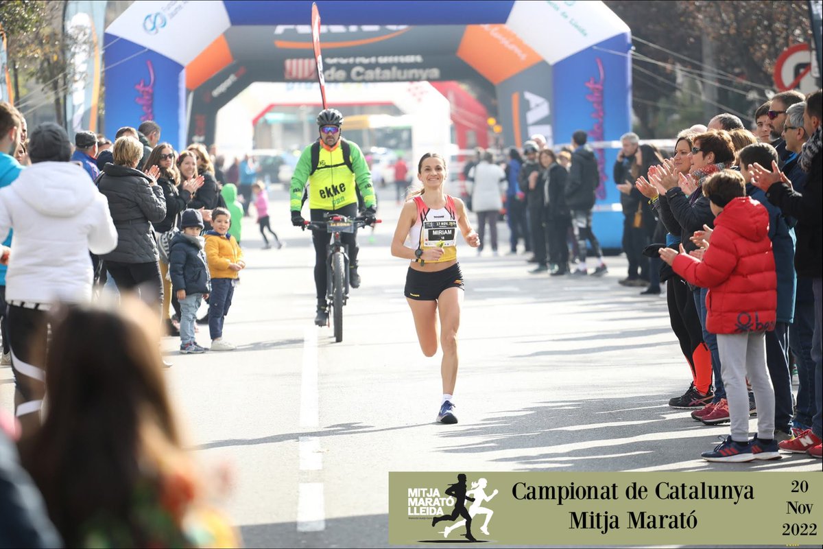 mitjalleida's tweet photo. 1h16'46" 👉🏻 La millor marca femenina de la Mitja Marató de Lleida, aconseguida per la Miriam Ortiz el 2019. En una lluita cos a cos amb l'Alicia Pérez, totes dues van batre l'anterior rècord de la María José Pueyo (1h18'59").

https://t.co/NsVO69MPiO

#mitjalleida #esportfemeni https://t.co/ltpPg854Nc