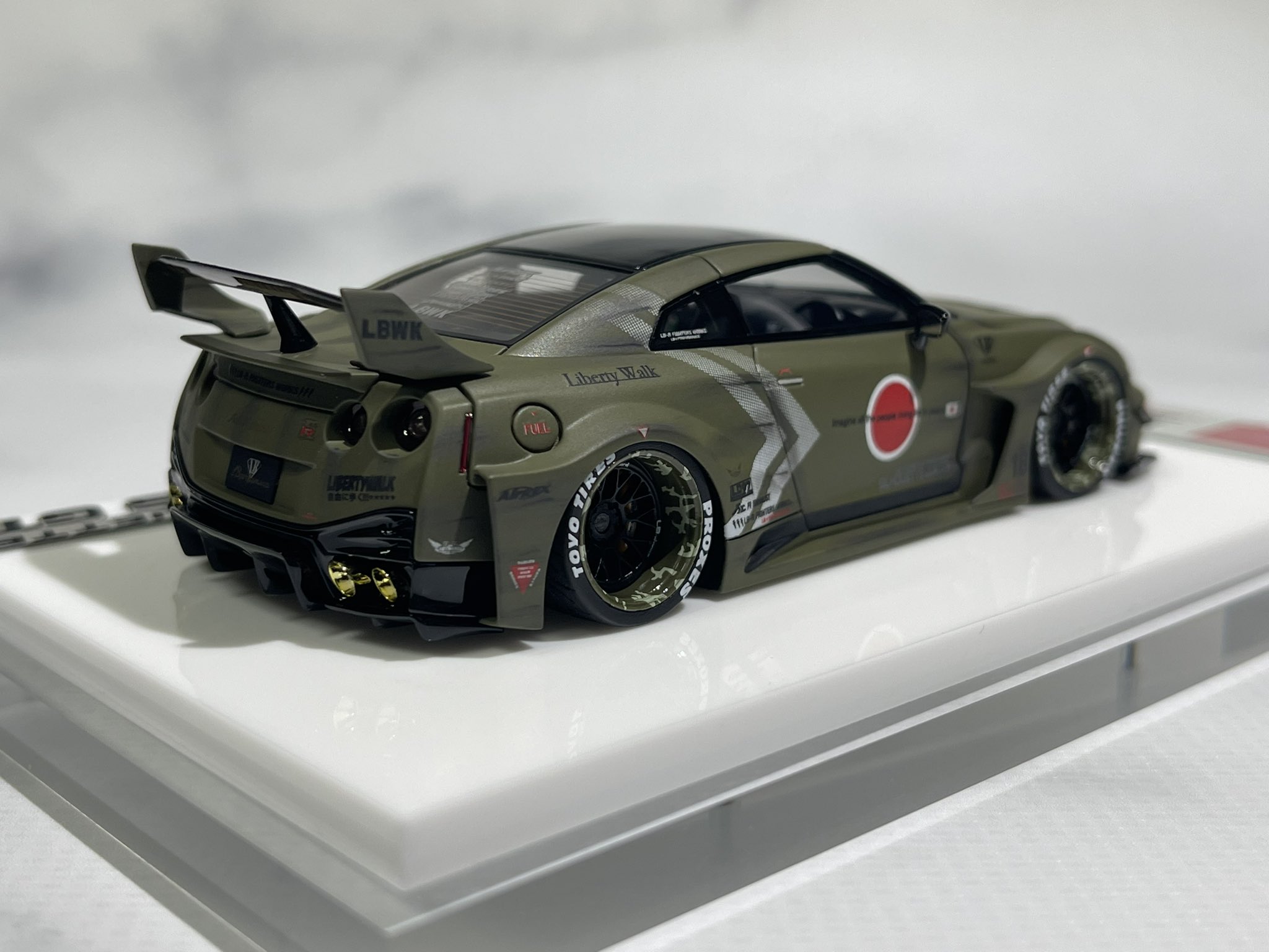 リバティーウォーク GT R ゼロ戦 Zero Fighter 1/43 零戦