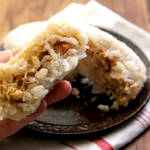 何個でもいけそうな美味しさ？!梅干しなどを使った「おにぎり」レシピ!