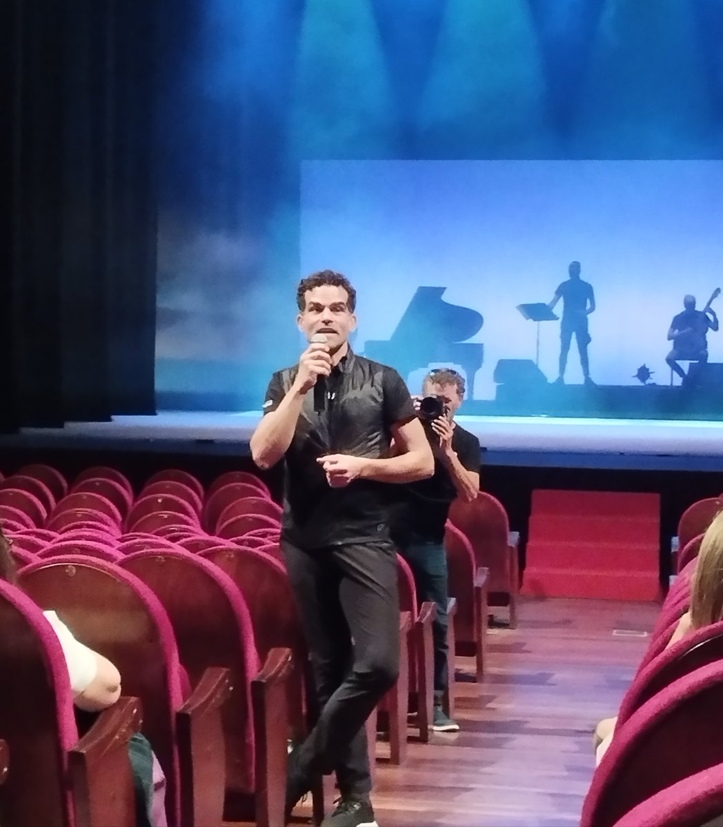 Fuescyl's tweet photo. Gracias @infonajarro por invitar a nuestro alumnado de #danzaespañola de #EPDCYL Valladolid al ensayo general de #Alento en el @TCalderonVLL https://t.co/kyQyjmgE79 https://t.co/q5Y7njtgBy