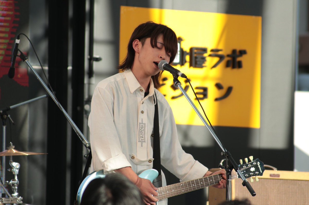SCRAMBLE_EC's tweet photo. スクランブル10
8組目は LycoRis 🌸✨
Vo.カンタの優しい歌声と繊細な歌詞、暖かいロックで会場は和やかな雰囲気に包まれています☺️✨
誰もの耳に残るような素敵な楽曲ばかりのバンドです💫
スクランブル10、残すは3組!!
🎵フランケン https://t.co/Zqkja0UK2L
#LycoRis #SCRAMBLE10 https://t.co/jtnjg4NtSq
