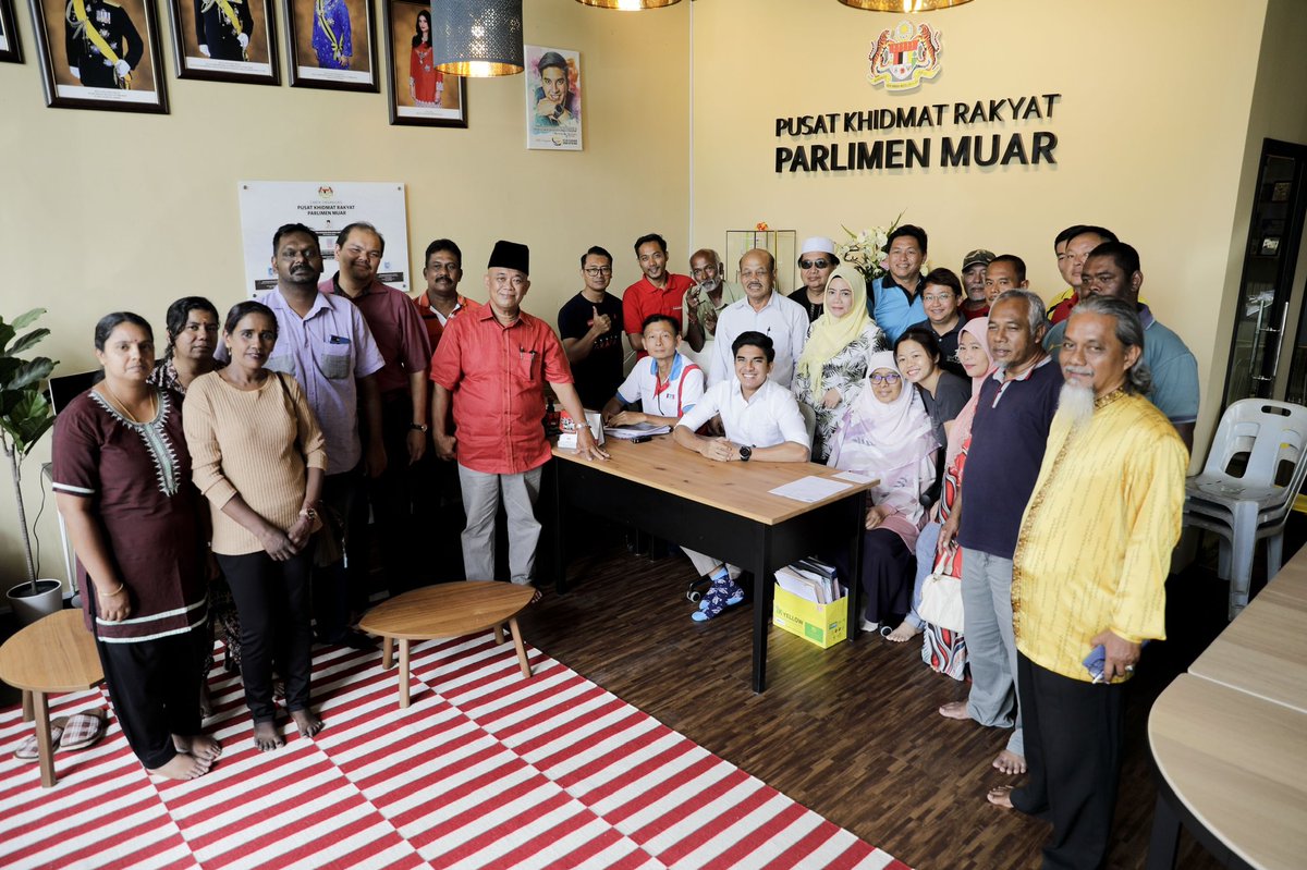 SyedSaddiq's tweet photo. Kepada keluarga Muo yang disayangi, tugas rasmi saya penggal ini sebagai Ahli Parlimen anda telah tamat.
Saya telah buat yang sebaik mungkin untuk semua.
Insyallah, kalau diberi mandat, saya ingin berkhidmat lagi.
Yang berkhidmat,
Syed Saddiq Syed Abdul Rahman
#DemiMuo https://t.co/O79mxdXvkh