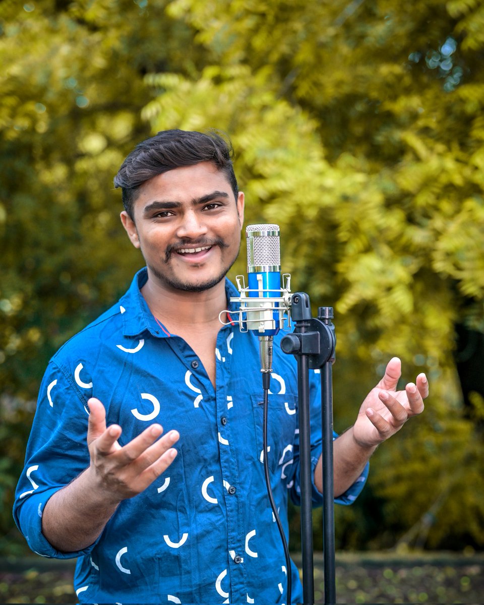 nareshnanioffi's tweet photo. 💙🎙️🎤💙
Okate Life #music 
#nareshnani #nareshnaniofficial #nnsongs https://t.co/eDUrCi1OQm