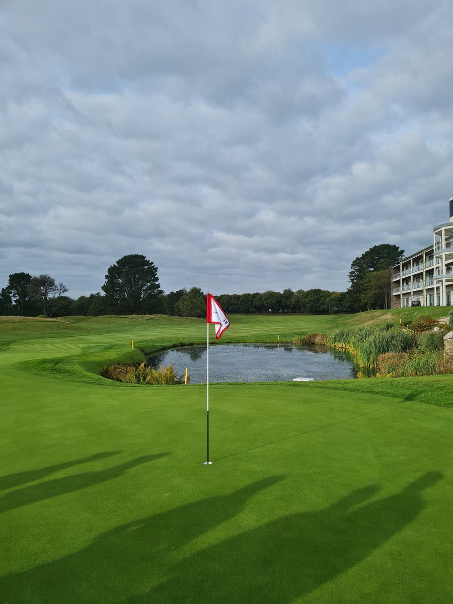 kevinglazier17's tweet photo. 7 days of incredibly hard work to produce @StMellion to the fantastic condition it was in. To work with great friends @Mikebushmg @james_greens @Jack_Mckay @aidanhare2000 @andygeorge1984 made it. Thanks also to @Challenge_Tour and @clutchprotour #dreamsmadeof #teamwork https://t.co/dIV4hgsitb