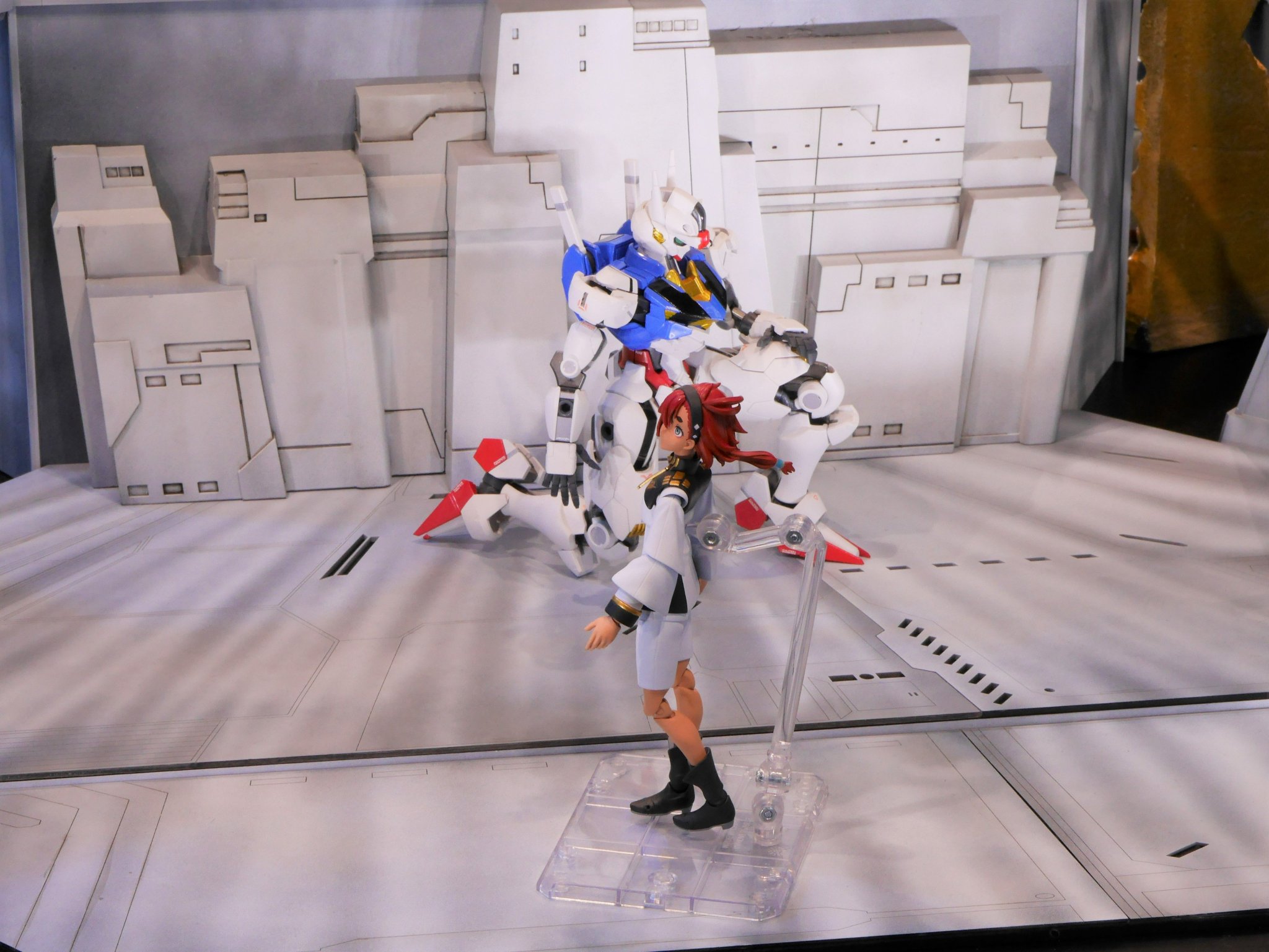 ガンプラジオラマ 水星の魔女MS3体 機動戦士ガンダム 水星の魔女：決闘シーンのMSコンテナを再現