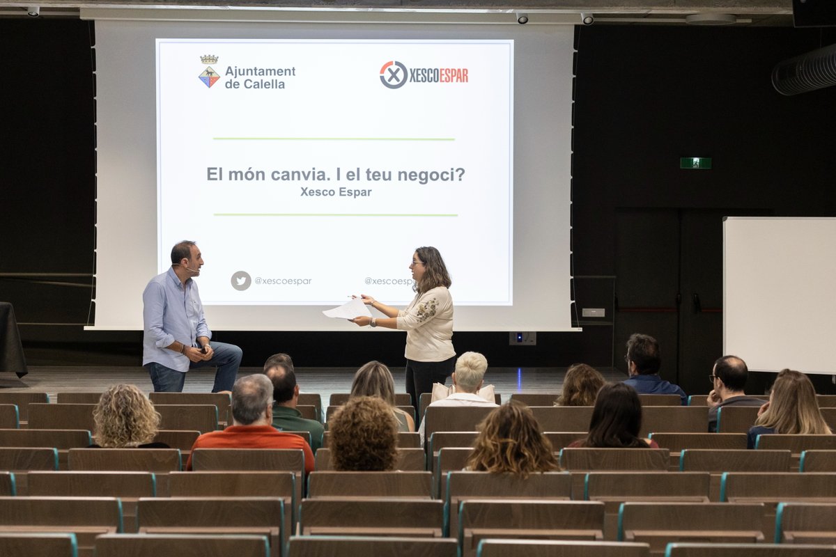 ajcalella's tweet photo. Ahir vam aprendre a empoderar els negocis de la ciutat de la mà del coach @xescoespar 

#Calellaesmes https://t.co/JPDwf8BT1W
